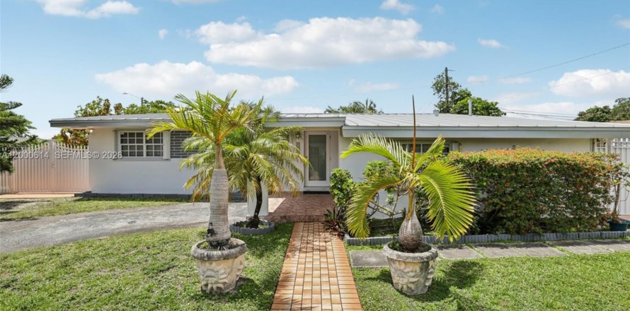 Дом в Майами, Флорида 3 спальни, 171.96м2 № 2064792