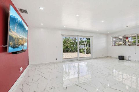 Купить виллу или дом в Майами, Флорида 3 спальни, 171.96м2, № 2064792 - фото 5