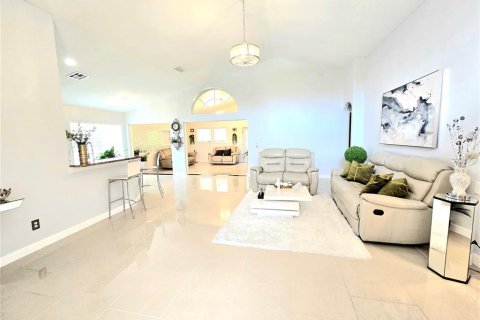 House in Kissimmee, Florida 3 bedrooms, 137.59 sq.m. № 1661926 - photo 8