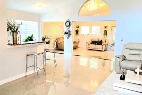 House in Kissimmee, Florida 3 bedrooms, 137.59 sq.m. № 1661926 - photo 7
