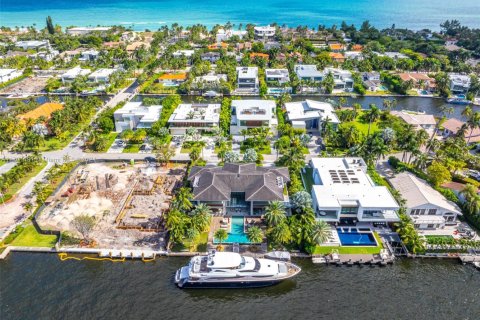 House in Golden Beach, Florida 12 bedrooms, 1003.53 sq.m. № 1864124 - photo 11