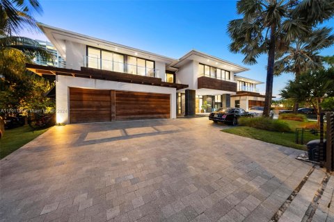 House in Golden Beach, Florida 12 bedrooms, 1003.53 sq.m. № 1864124 - photo 6