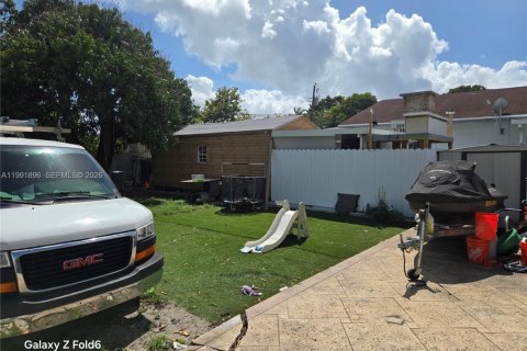 House in Hialeah, Florida 2 bedrooms, 92.53 sq.m. № 2062721 - photo 14