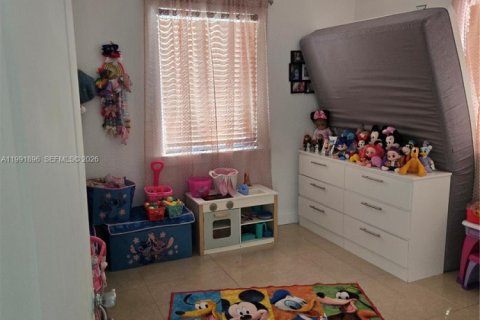 House in Hialeah, Florida 2 bedrooms, 92.53 sq.m. № 2062721 - photo 9