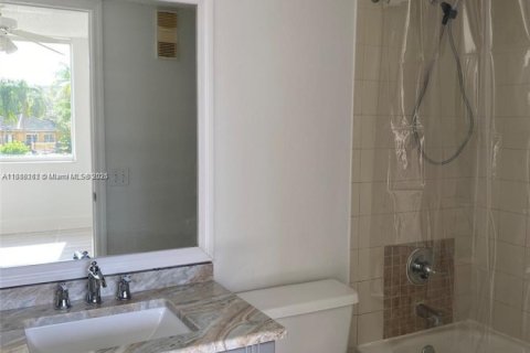 Condo in Pompano Beach, Florida, 3 bedrooms  № 1775279 - photo 8