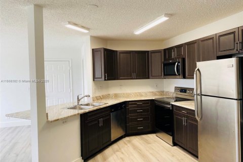 Condo in Pompano Beach, Florida, 3 bedrooms  № 1775279 - photo 1