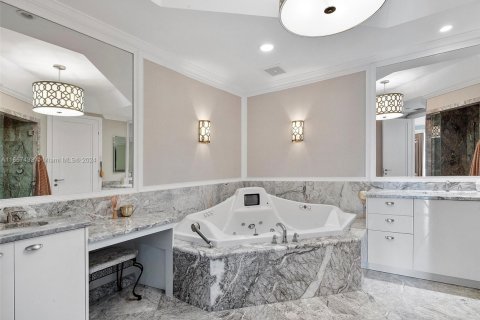 Condominio en alquiler en Sunny Isles Beach, Florida, 2 dormitorios, 208.57 m2 № 2012446 - foto 17