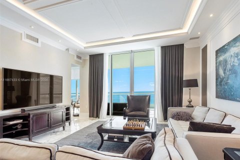 Condominio en Sunny Isles Beach, Florida, 2 dormitorios  № 2012446