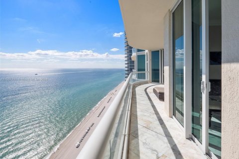 Condominio en alquiler en Sunny Isles Beach, Florida, 2 dormitorios, 208.57 m2 № 2012446 - foto 15