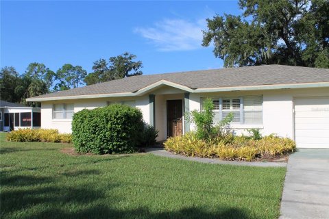 House in Winter Haven, Florida 3 bedrooms, 157.19 sq.m. № 2351524