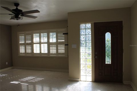 Villa ou maison à louer à Winter Haven, Floride: 3 chambres, 157.19 m2 № 2351524 - photo 2