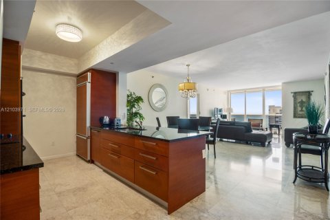 Condominio en alquiler en Hallandale Beach, Florida, 3 dormitorios, 155.61 m2 № 2409031 - foto 7