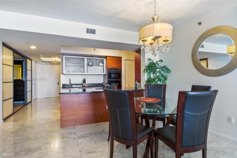 Condominio en alquiler en Hallandale Beach, Florida, 3 dormitorios, 155.61 m2 № 2409031 - foto 6