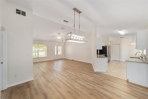House in Ocala, Florida 3 bedrooms, 133.97 sq.m. № 1677873 - photo 4