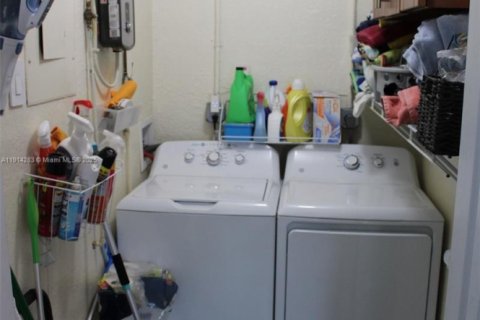 Villa ou maison à vendre à Hollywood, Floride: 3 chambres, 72.84 m2 № 1970078 - photo 15