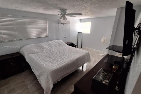 Villa ou maison à vendre à Hollywood, Floride: 3 chambres, 72.84 m2 № 1970078 - photo 10