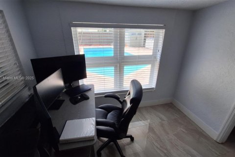 Villa ou maison à vendre à Hollywood, Floride: 3 chambres, 72.84 m2 № 1970078 - photo 14