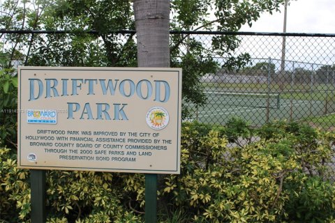 Villa ou maison à vendre à Hollywood, Floride: 3 chambres, 72.84 m2 № 1970078 - photo 23