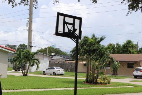 Villa ou maison à vendre à Hollywood, Floride: 3 chambres, 72.84 m2 № 1970078 - photo 29
