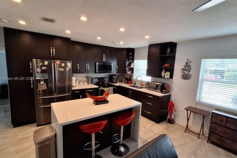 Villa ou maison à vendre à Hollywood, Floride: 3 chambres, 72.84 m2 № 1970078 - photo 4