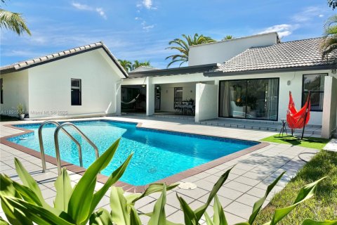 House in Palmetto Bay, Florida 4 bedrooms, 243.87 sq.m. № 1943808 - photo 2