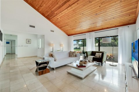 House in Palmetto Bay, Florida 4 bedrooms, 243.87 sq.m. № 1943808 - photo 6