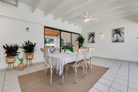 House in Palmetto Bay, Florida 4 bedrooms, 243.87 sq.m. № 1943808 - photo 20