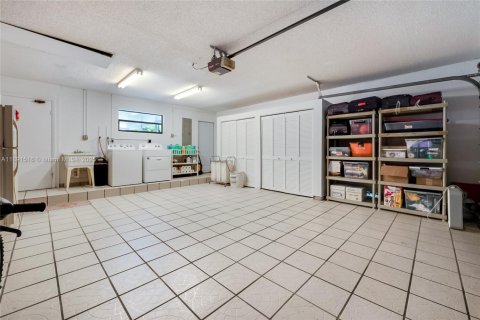 House in Palmetto Bay, Florida 4 bedrooms, 243.87 sq.m. № 1943808 - photo 28