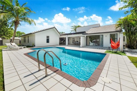 House in Palmetto Bay, Florida 4 bedrooms, 243.87 sq.m. № 1943808 - photo 24