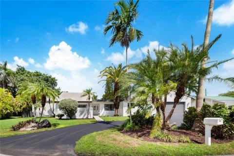 House in Palmetto Bay, Florida 4 bedrooms, 243.87 sq.m. № 1943808 - photo 1