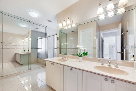 House in Palmetto Bay, Florida 4 bedrooms, 243.87 sq.m. № 1943808 - photo 11
