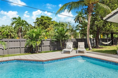 House in Palmetto Bay, Florida 4 bedrooms, 243.87 sq.m. № 1943808 - photo 25
