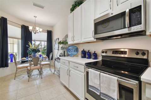 Condo in Fort Myers, Florida, 2 bedrooms  № 1829648 - photo 4