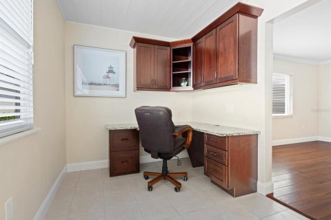 Condo in Sarasota, Florida, 2 bedrooms  № 1750136 - photo 11
