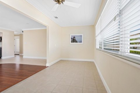 Condo in Sarasota, Florida, 2 bedrooms  № 1750136 - photo 9