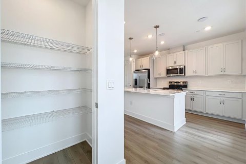 Townhouse in Winter Garden, Florida 3 bedrooms, 192.49 sq.m. № 1902686 - photo 7