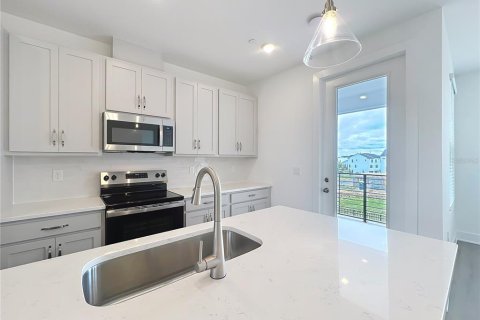 Townhouse in Winter Garden, Florida 3 bedrooms, 192.49 sq.m. № 1902686 - photo 11