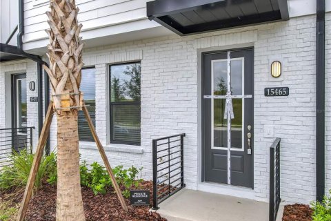 Townhouse in Winter Garden, Florida 3 bedrooms, 192.49 sq.m. № 1902686 - photo 1