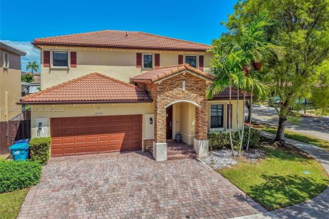 Villa ou maison à vendre à Cutler Bay, Floride: 5 chambres, 233.56 m2 № 2059196 - photo 4