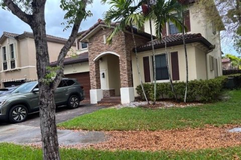 Villa ou maison à vendre à Cutler Bay, Floride: 5 chambres, 233.56 m2 № 2059196 - photo 2