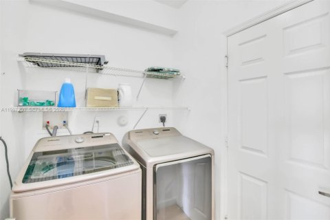 Villa ou maison à vendre à Cutler Bay, Floride: 5 chambres, 233.56 m2 № 2059196 - photo 19