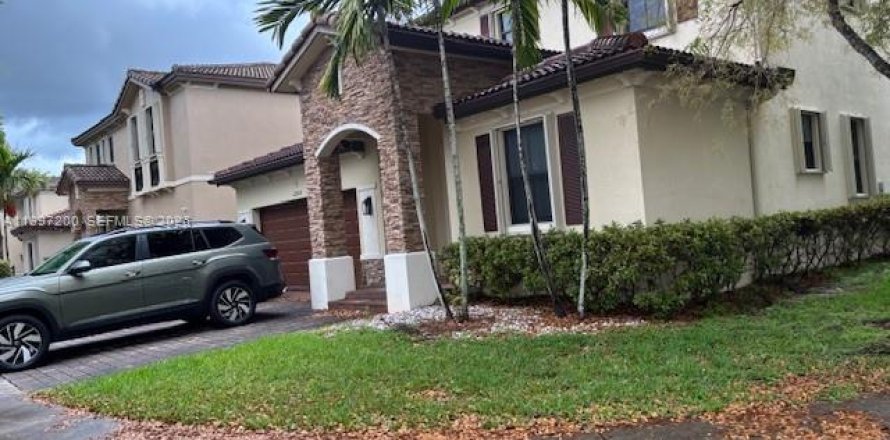 Villa ou maison à Cutler Bay, Floride 5 chambres, 233.56 m2 № 2059196