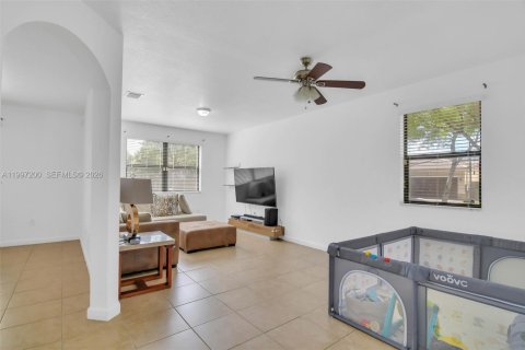 Villa ou maison à vendre à Cutler Bay, Floride: 5 chambres, 233.56 m2 № 2059196 - photo 12