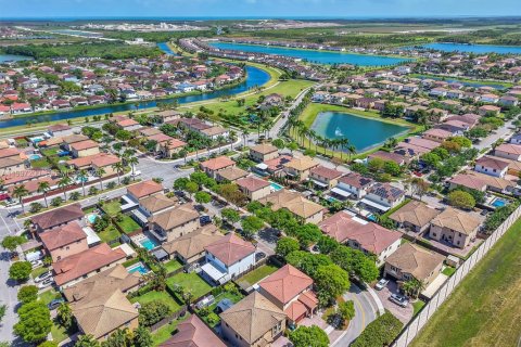 Villa ou maison à vendre à Cutler Bay, Floride: 5 chambres, 233.56 m2 № 2059196 - photo 6