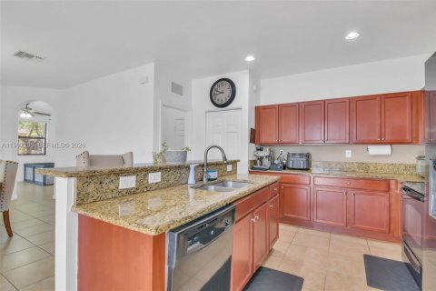 Villa ou maison à vendre à Cutler Bay, Floride: 5 chambres, 233.56 m2 № 2059196 - photo 16