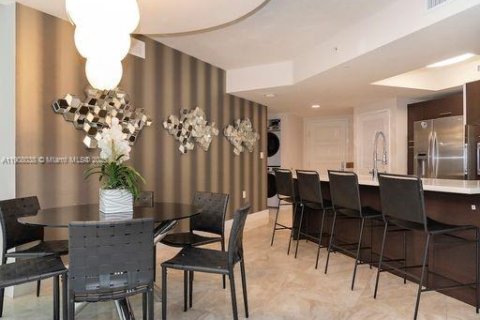 Condo in Sunny Isles Beach, Florida, 3 bedrooms  № 2012677 - photo 29