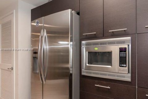 Condo in Sunny Isles Beach, Florida, 3 bedrooms  № 2012677 - photo 10