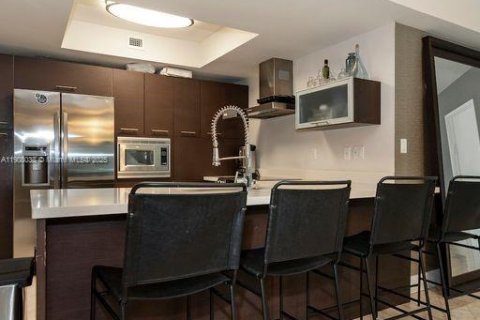 Condo in Sunny Isles Beach, Florida, 3 bedrooms  № 2012677 - photo 12