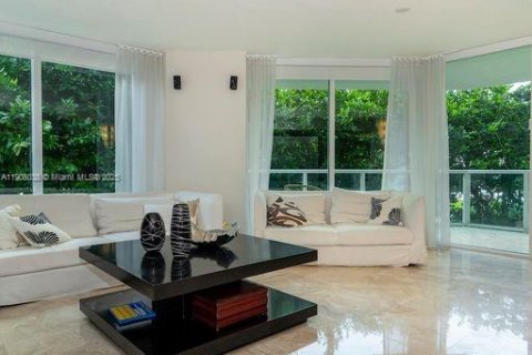 Condo in Sunny Isles Beach, Florida, 3 bedrooms  № 2012677 - photo 24