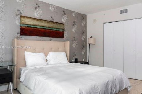 Condo in Sunny Isles Beach, Florida, 3 bedrooms  № 2012677 - photo 13